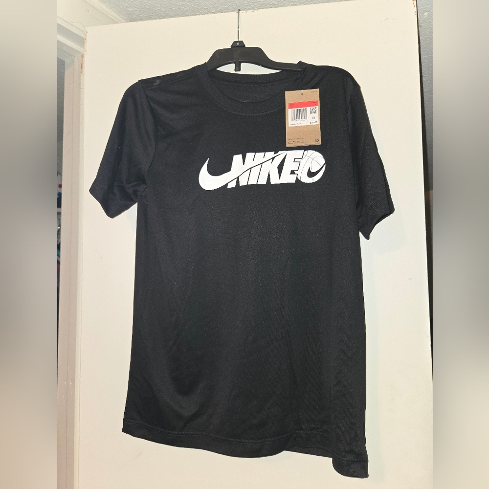 Nike kids shirt The Nike Tee DRI-FIT large (14/16) new with tags